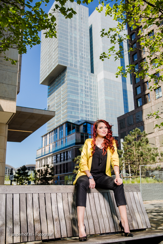 Lifestyle portret fotoshoot in Rotterdam op de Kop van Zuid (9)